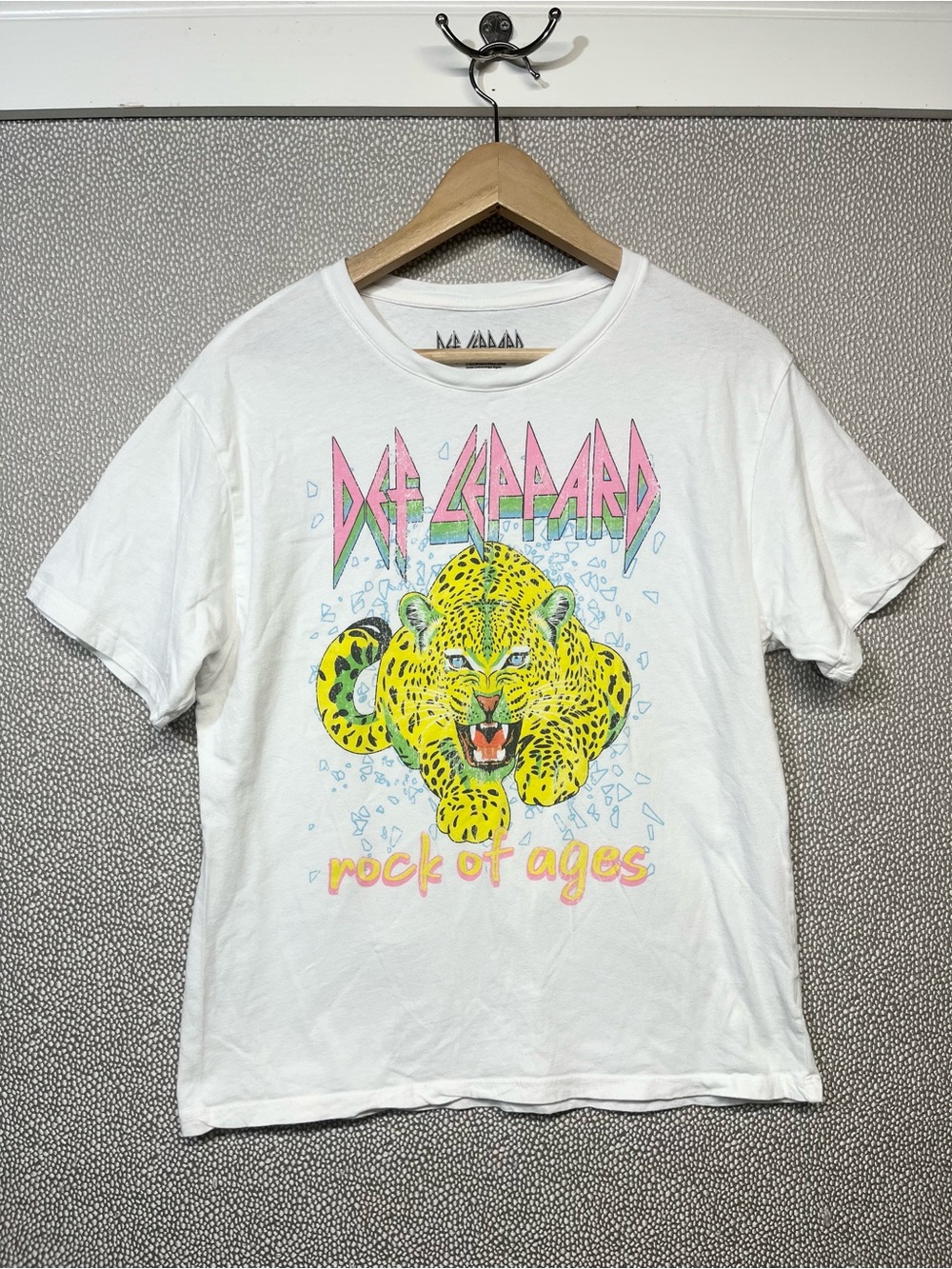 🆑 S Def Leppard 'Rock of Ages' Graphic Tee - White with Neon Leopard CLEARANCE